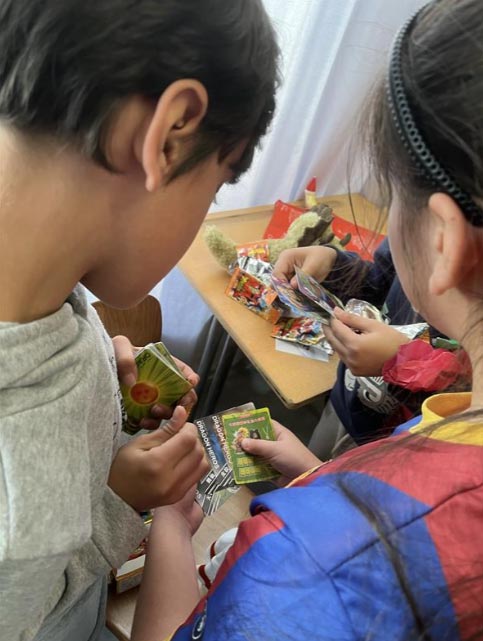 Die Geschenke werden sofort ausgepackt